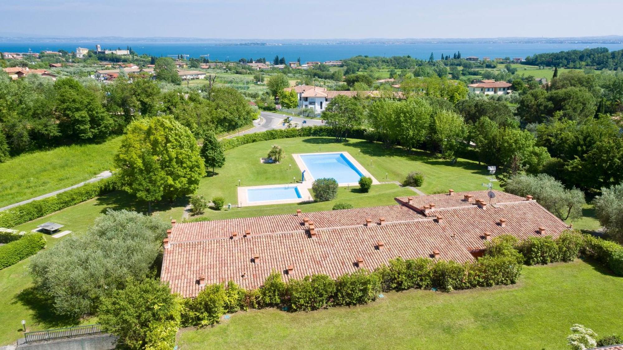 Amazing View With Two Swimming Pools Near *